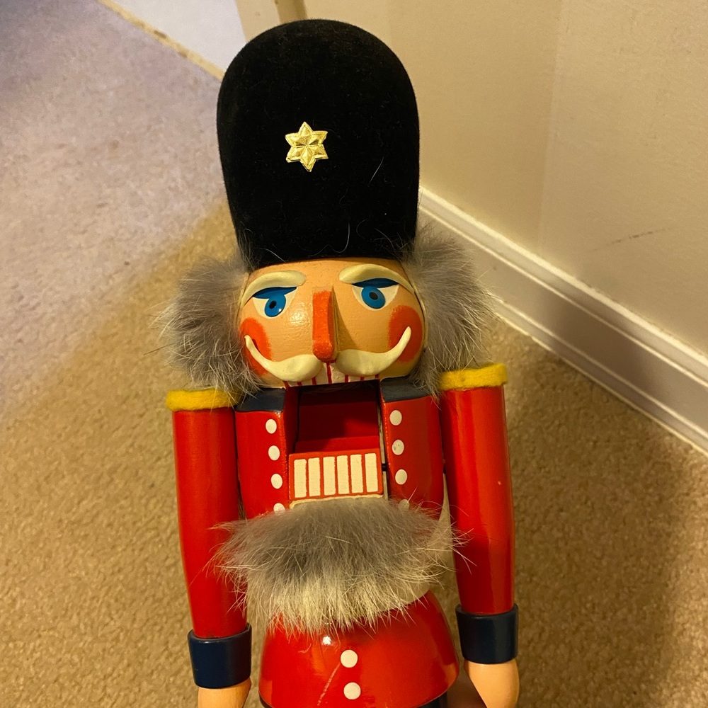 Nutcracker Soldier Guard 15.5 Inch Erzgebirge GDR East Germany - Picture 2 of 5